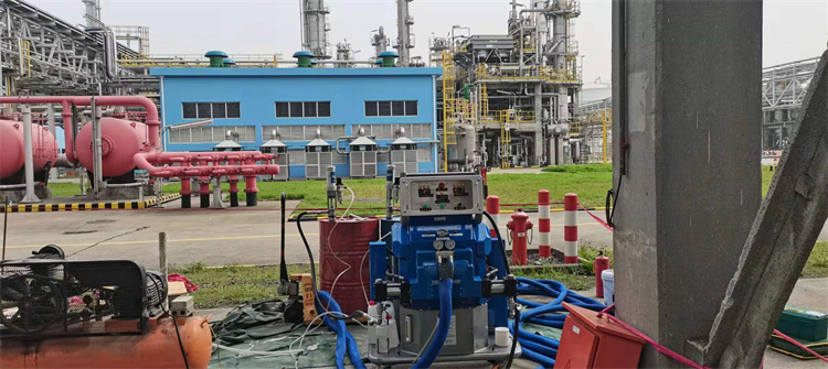 管道噴涂聚氨酯設(shè)備 管道噴涂聚氨酯設(shè)備