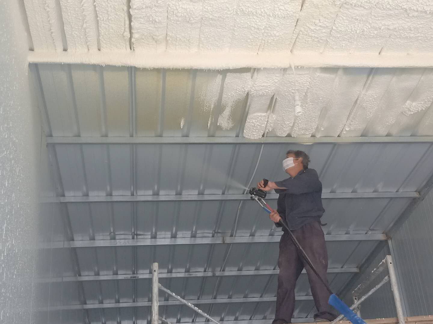 豬舍噴涂聚氨酯 豬舍噴涂聚氨酯