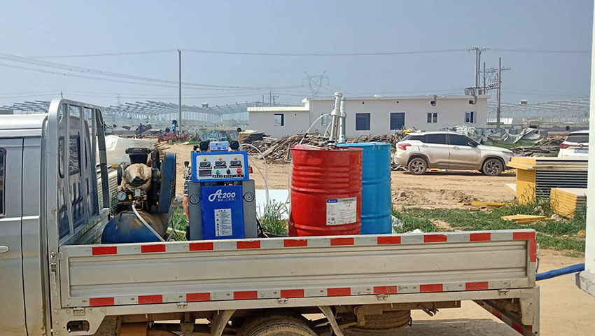 專業(yè)養(yǎng)殖場小型保溫噴涂機(jī)(聚氨酯發(fā)泡機(jī))-京華邦威 專業(yè)養(yǎng)殖場小型保溫噴涂機(jī)(聚氨酯發(fā)泡機(jī))-京華邦威