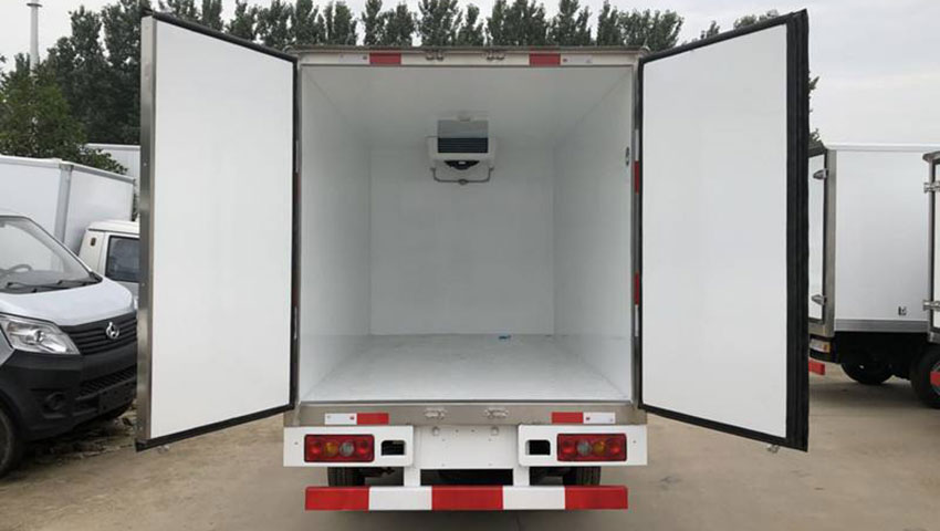 冷鏈冷藏車(chē)廂噴涂聚氨酯保溫保冷_聚氨酯噴涂機(jī)-京華邦威 冷鏈冷藏車(chē)廂噴涂聚氨酯保溫保冷_聚氨酯噴涂機(jī)-京華邦威